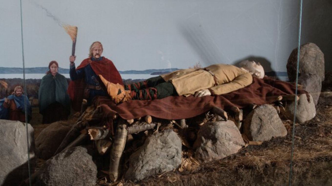 Tái hiện lại nghi thức mai táng người Viking