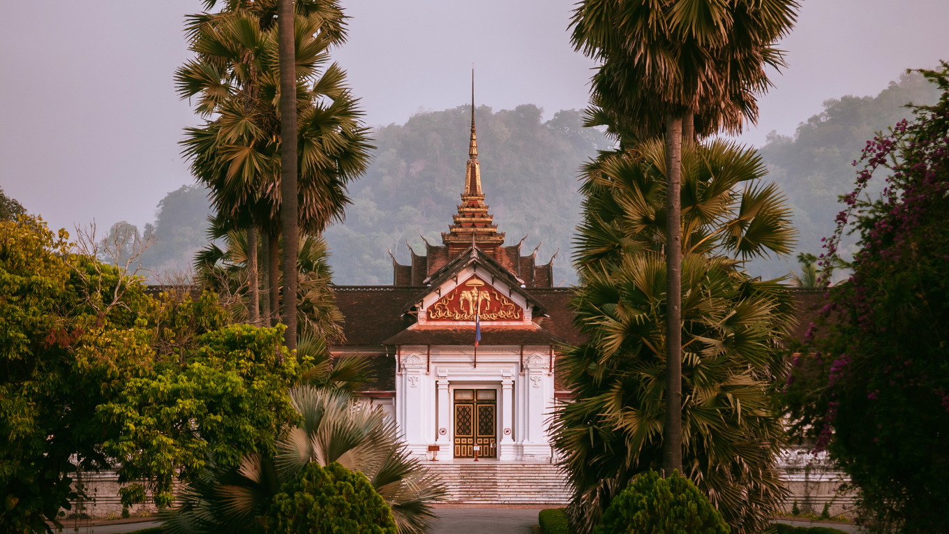 cung dien hoang gia lao