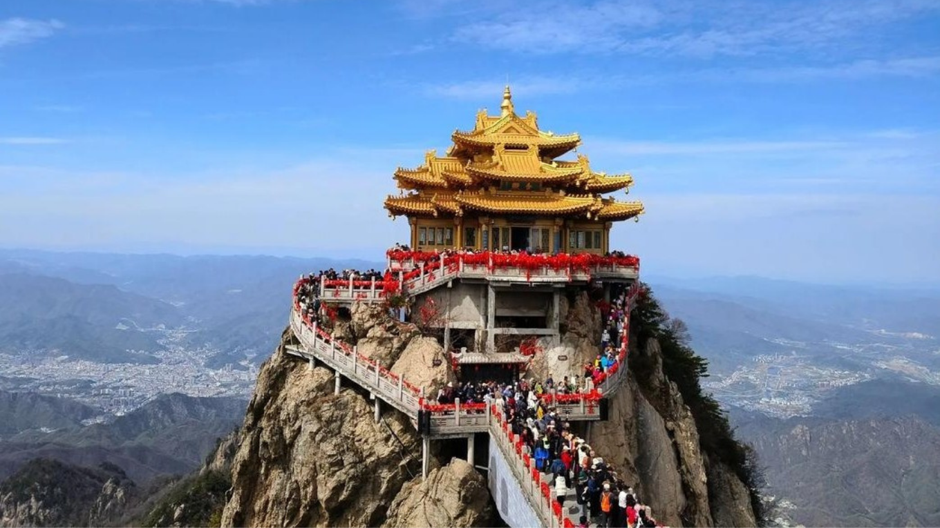 dinh-ngoc-hoang-nui-thai-son