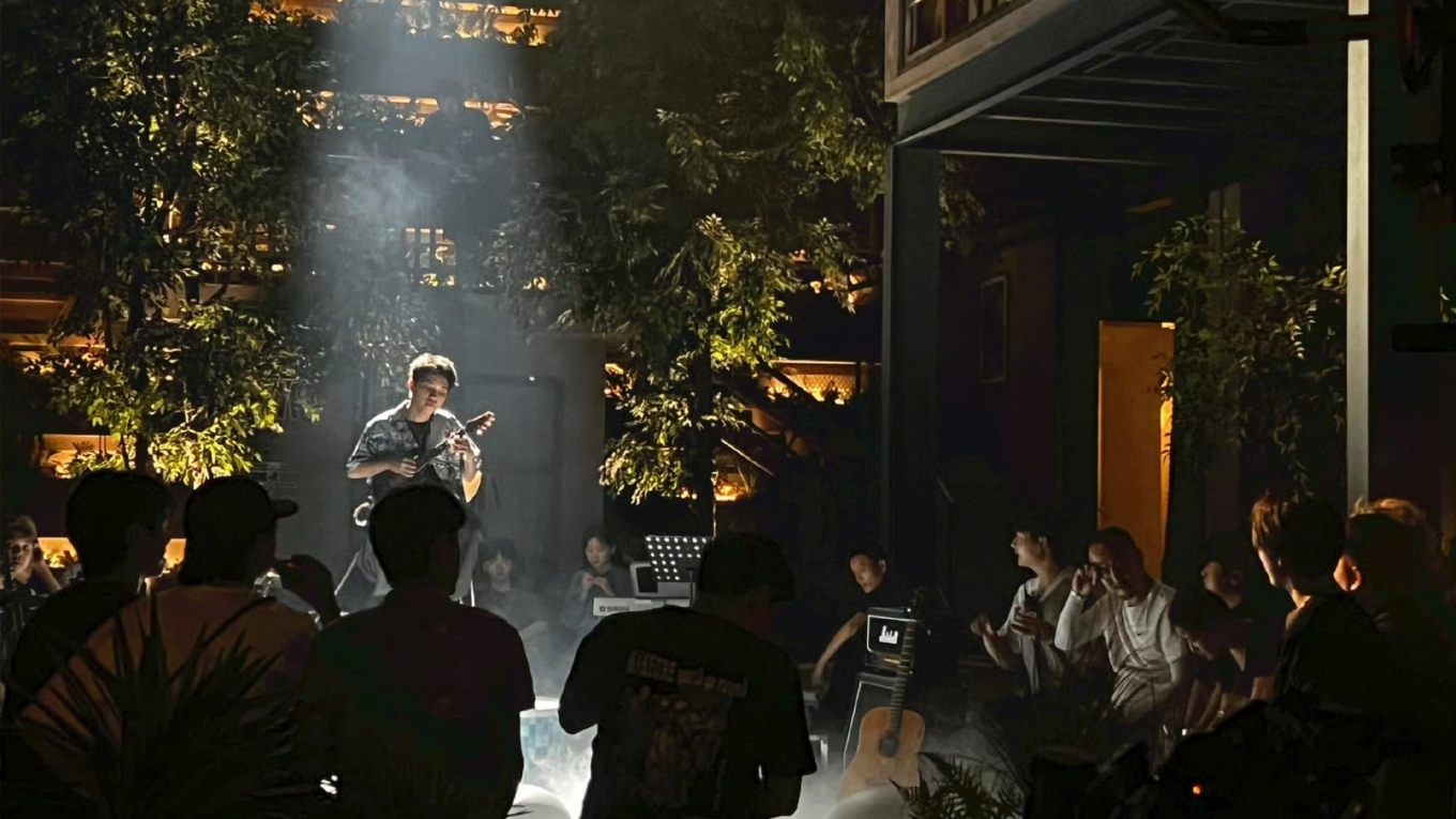 trung khanh quan bar tang ca 4