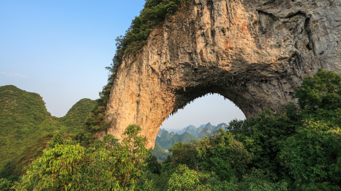 nui mat trang que lam. png