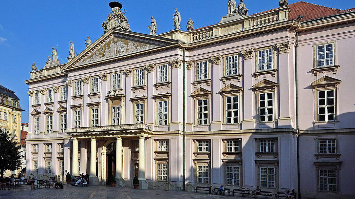 Cung điện Tổng Giám mục Bratislava Slovakia (2)