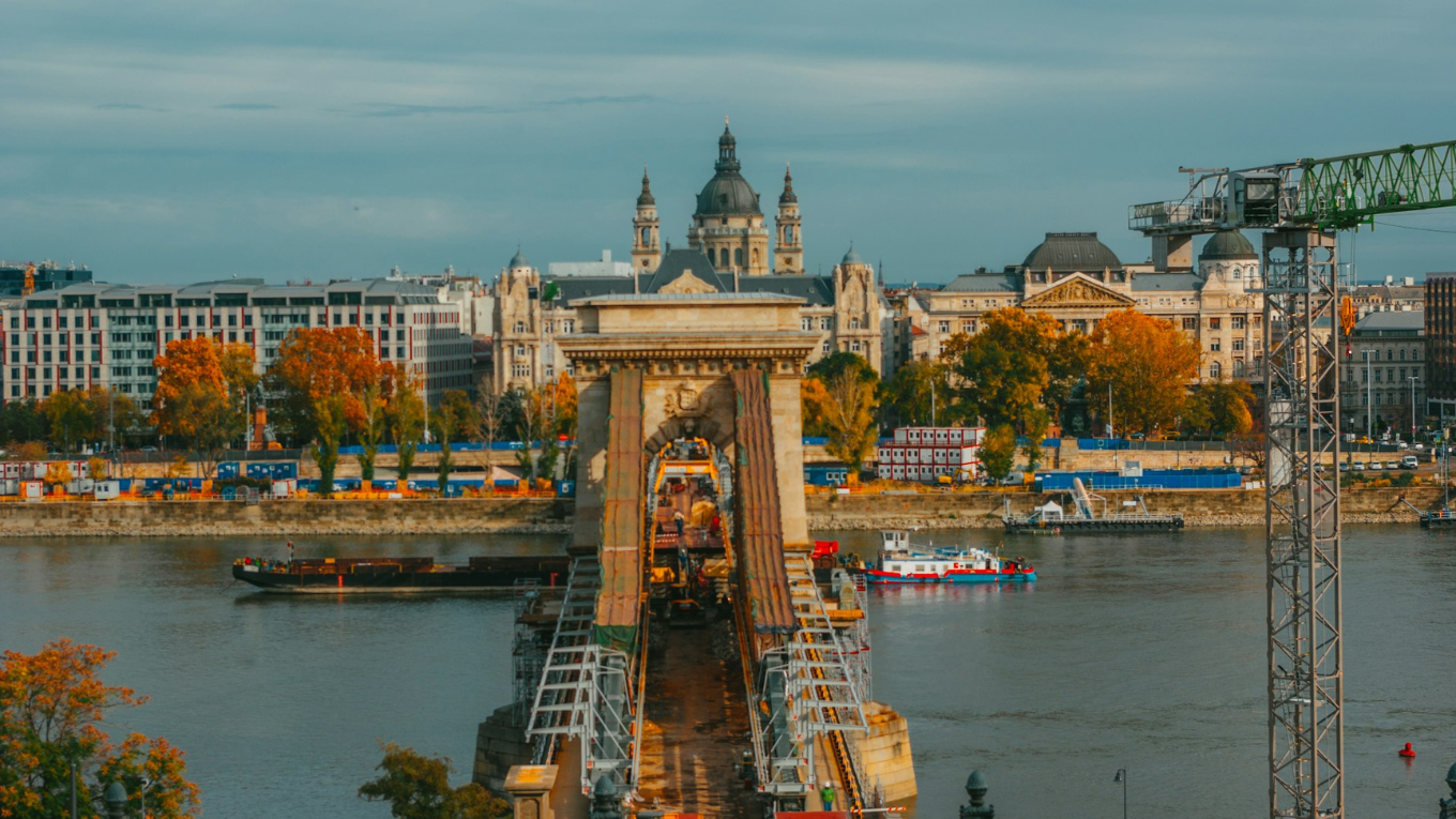 Szechenyi Chain Bridge (2)