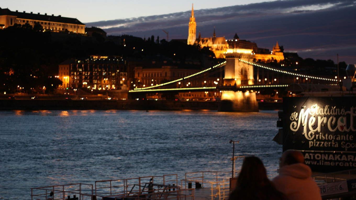 Szechenyi Chain Bridge (4)