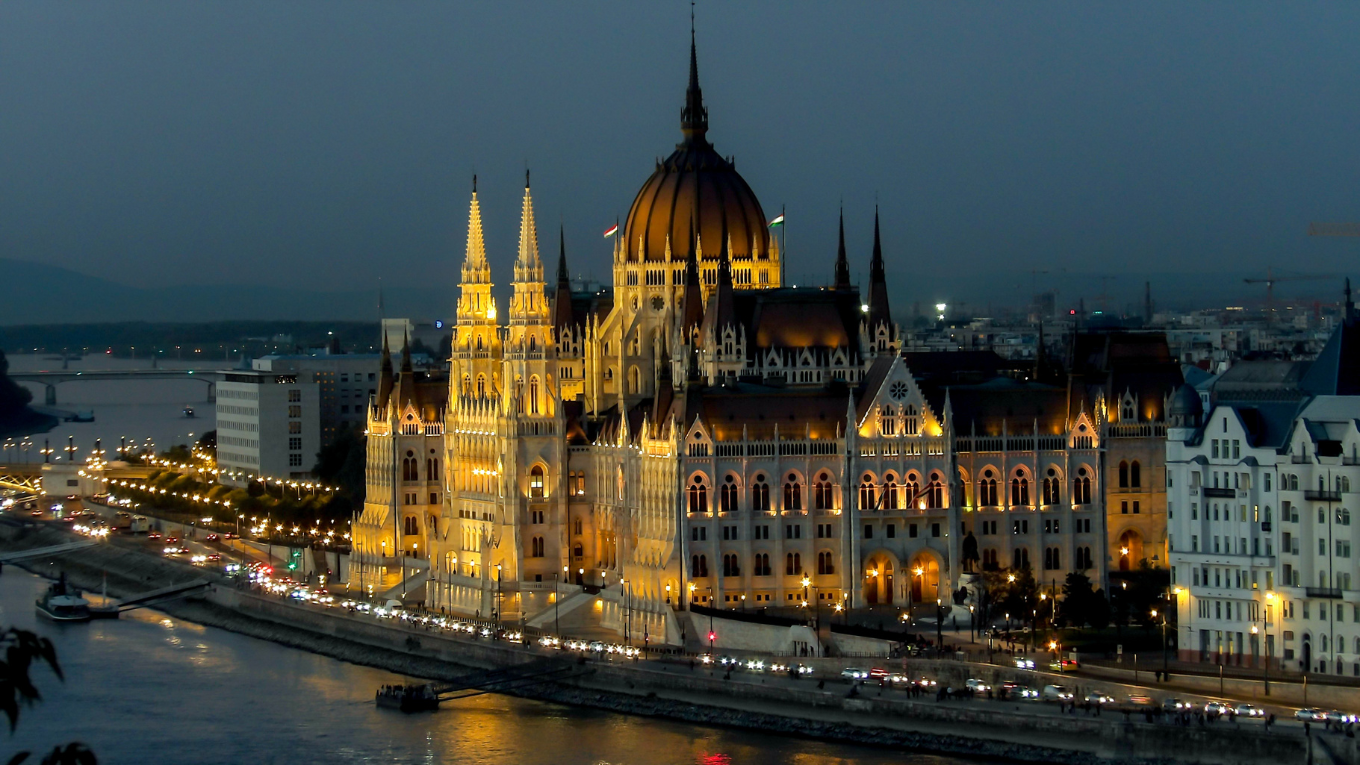 Toa nha quoc hoi Budapest Hungary ban dem